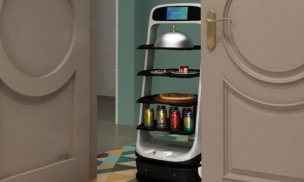 Restaurante en California contrata a robots meseros ante la falta de trabajadores