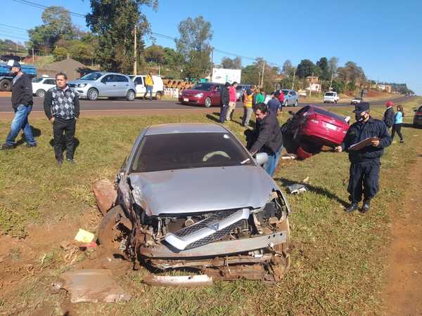 Choque de vehículos deja daños materiales en Minga Guazú