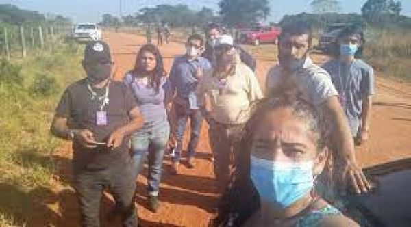 Activistas de derechos humanos expulsados anuncian que volverán a Paraguay
