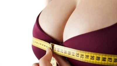 Atención chicas: Las vacunas anticovid de ARN Mensajero no hacen crecer los senos