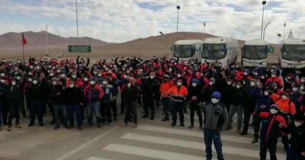 La Nación / La mayor mina de cobre en Chile irá a huelga
