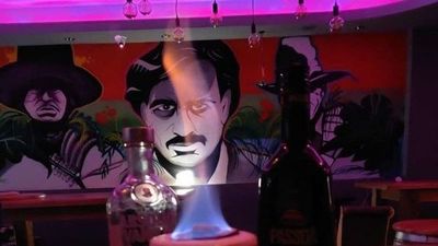 "Escobar", la polémica por el bar en Inglaterra que parece glorificar la figura del capo de la droga colombiano