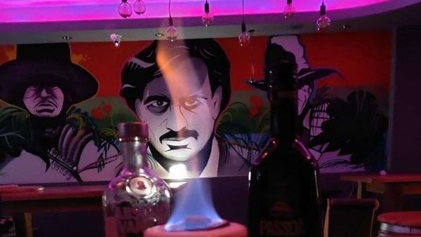 "Escobar", la polémica por el bar en Inglaterra que parece glorificar la figura del capo de la droga colombiano