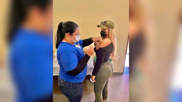 Famosos purean en redes su segunda dosis anticovid
