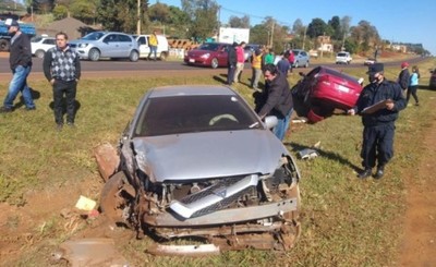 Maniobra imprudente deriva en aparatoso accidente