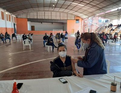 Covid-19: vacunadores de San Pedro siguen reclamando pagos y reducen horario de atención - Nacionales - ABC Color
