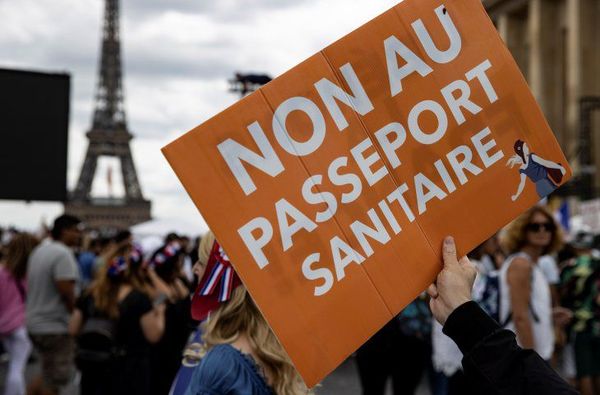 MUNDO | Macron contrarresta a los antivacunas con una ofensiva en redes sociales