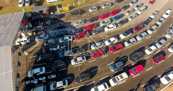La Nación / Segunda dosis: en el Rubén Dumot ya vacunaron al 65% de los previstos para hoy