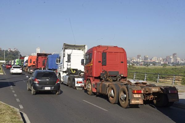 Sin consenso, seguirá movilización del gremio de camioneros - Nacionales - ABC Color