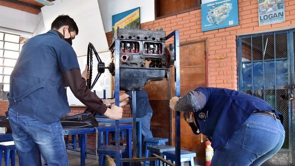 Vuelta a clases inició con escasa presencia y dudas sobre cambios