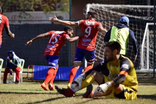 Colegiales gana y está a un punto del líder de la “B” - Fútbol de Ascenso de Paraguay - ABC Color