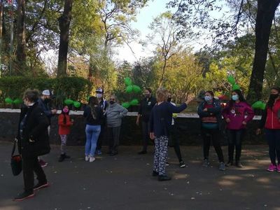 Jóvenes ambientalistas de Sajonia obsequiaron plantines a ciudadanos - Nacionales - ABC Color