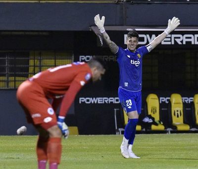 Gaspar acecha a Danilo - Fútbol - ABC Color