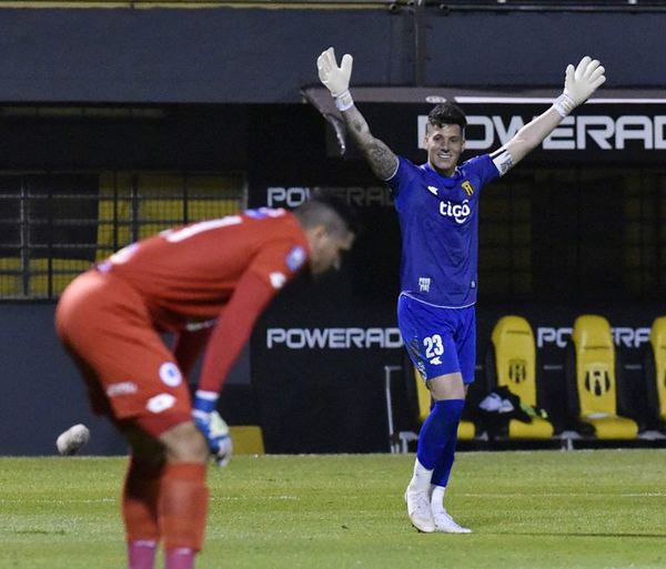 Gaspar acecha a Danilo - Fútbol - ABC Color