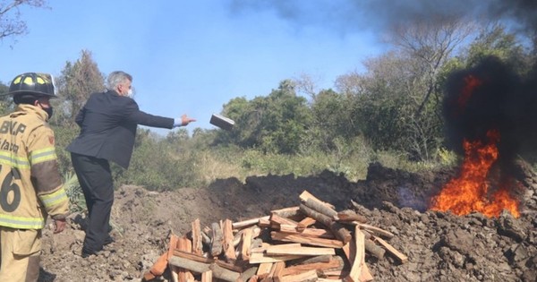 La Nación / Incineraron 3.000 kilos de cocaína