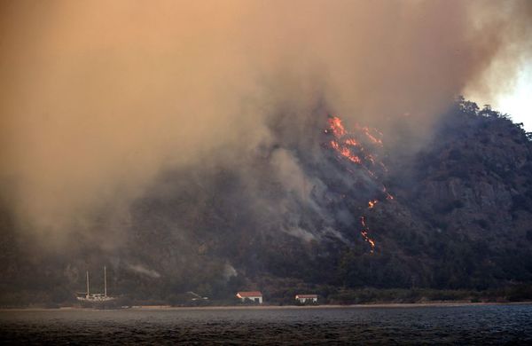 Turquía lucha por séptimo día consecutivo contra incendios en su costa sur - Mundo - ABC Color