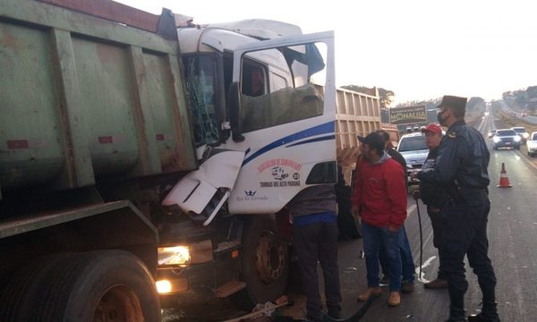 Triple choque de camiones durante protesta