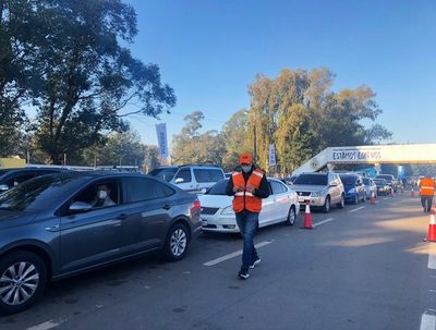 Asistencia moderada para vacunación en el ex Aratirí · Radio Monumental 1080 AM