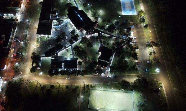 Iluminan inmediaciones de Facultad Politécnica