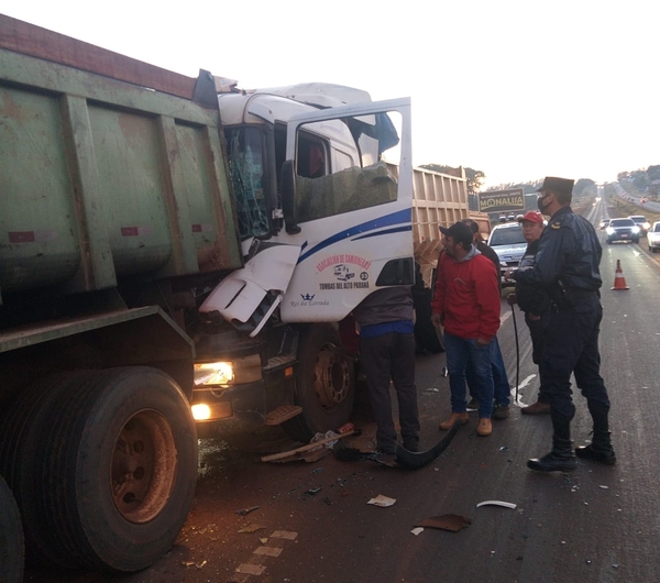 Triple choque de camiones deja daños materiales en Minga Guazú