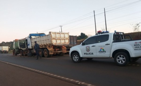 Triple choque de camiones en caravana de protesta en Minga