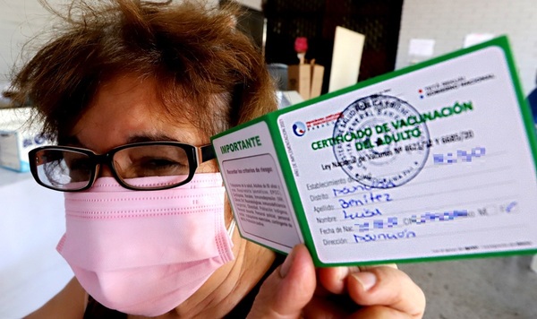 Sindicato de Médicos sugiere que certificado de vacunación sea 'pase' para realizar actividades
