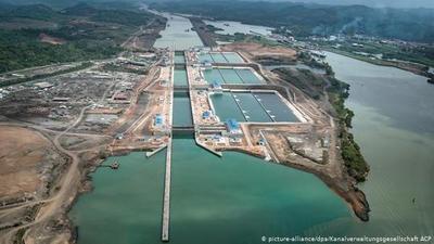 Canal de Panamá delimita velocidad de buques para cuidar ballenas