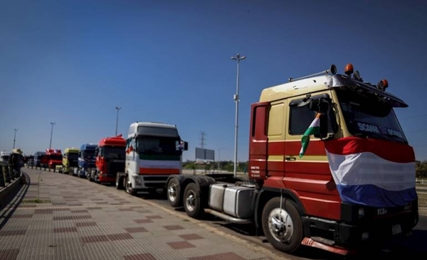 Diario HOY | Camioneros seguirán en la Costanera hasta lograr "visto bueno" del proyecto en el Congreso