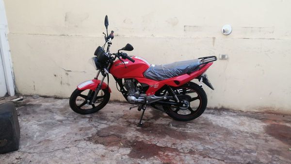 Sacó una moto para trabajar como delivery y le robaron