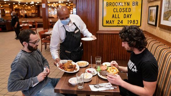 Nueva York se convierte en la primera ciudad de EE.UU. en prohibir a los no vacunados ir al gimnasio o restaurantes – Prensa 5