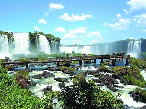 Movimiento de turistas en la región de las tres fronteras aumento 100% - La Clave