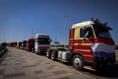 Senador arenga a camioneros y les pide unirse a manifestación de campesinos - Nacionales - ABC Color
