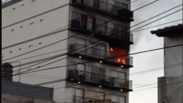 Incendio fatal: Dos bomberos fallecieron en Argentina