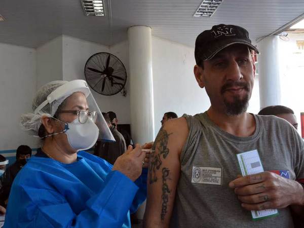 Inició vacunación contra COVID-19 en penitenciaría de Tacumbú