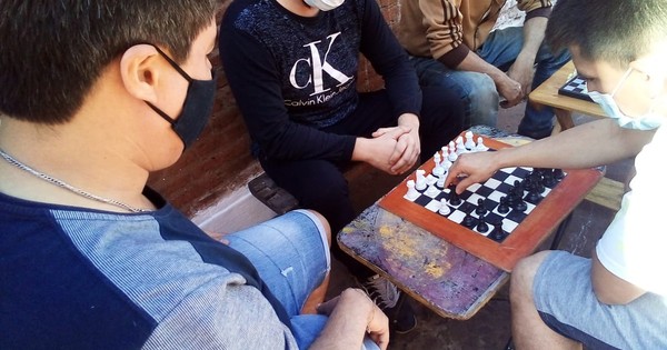 La Nación / Implementan cursos y juegos de ajedrez en cárcel de Encarnación
