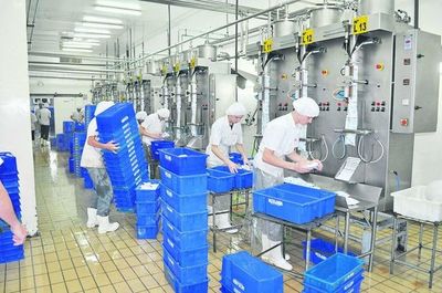 Advierten que paro de camioneros podría desabastecer de leche al mercado - Nacionales - ABC Color