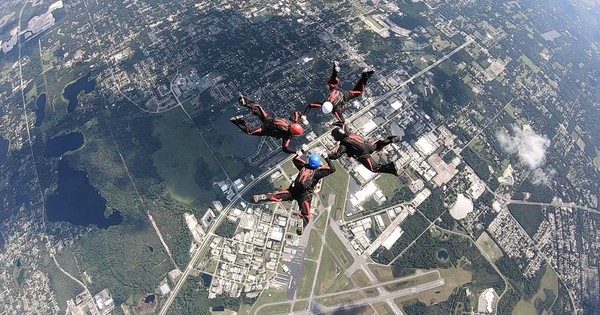 La Nación / Adventure Flyers, el equipo paraguayo que participará del Mundial de paracaidismo deportivo