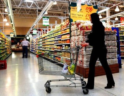 Sedeco avanza con monitoreo de los productos ofrecidos en la canasta básica familiar