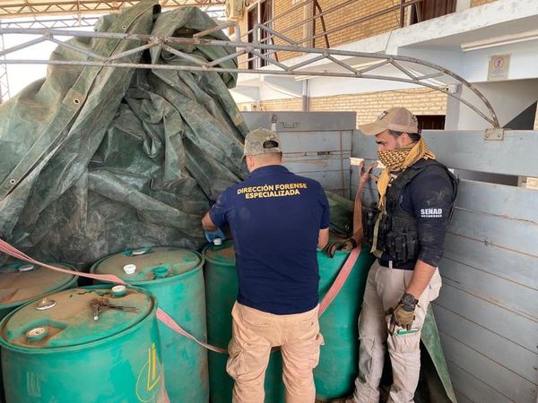 Confirman que dos mil litros de precursores químicos tenían como destino Bolivia  - Nacionales - ABC Color