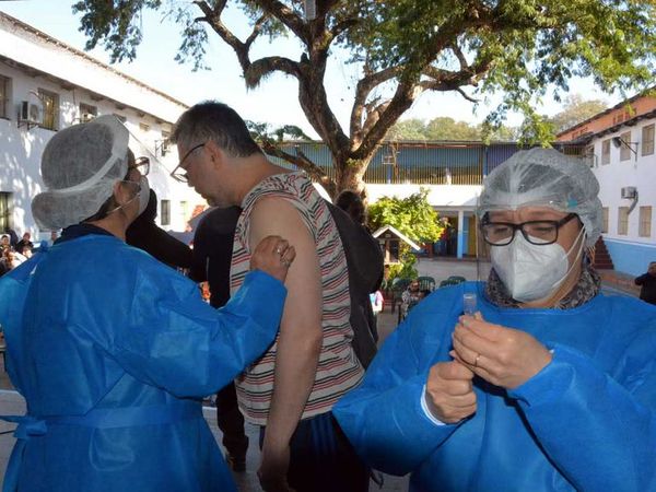 Un total de 590 internos de Tacumbú fueron vacunados contra el covid - Nacionales - ABC Color