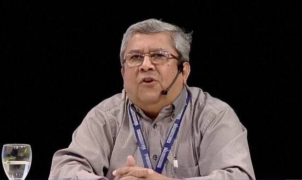 Diario HOY | Médico y candidato a concejal no se presenta a trabajar, pero lidera caravana antivacunas