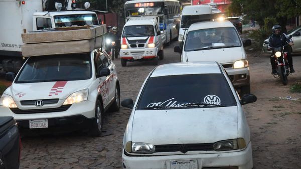 Tráfico pesado en Acceso Sur por obras de paso a desnivel
