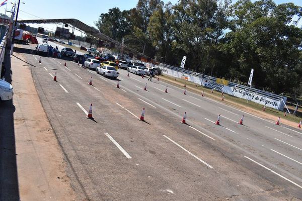 Vacunación sin pérdida de tiempo en el ex Aratiri, a la espera también de los rezagados para cumplir la meta - Nacionales - ABC Color