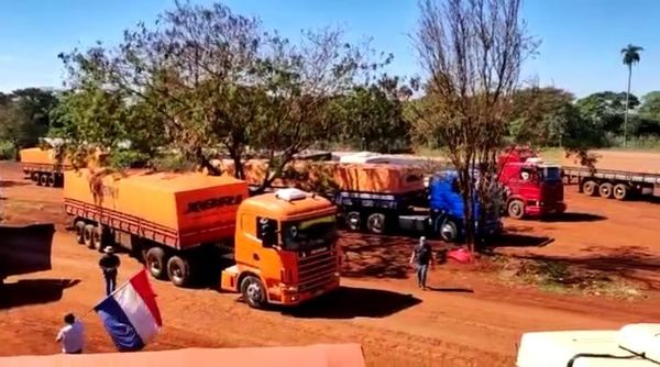 Camioneros bloquean de forma intermitente acceso a Puerto Indio - ABC en el Este - ABC Color