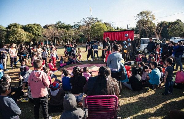 “Japuka en tu barrio” lleva funciones de circo a niños carenciados del Alto Paraná - ABC en el Este - ABC Color