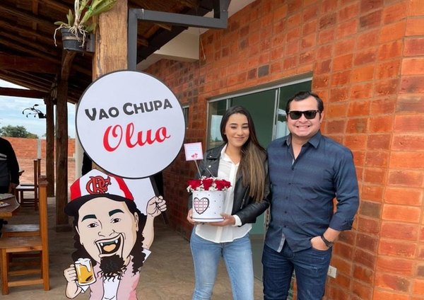 Crónica / NO VA SERRR. “Vao chupa olúo” estrenó su negocio