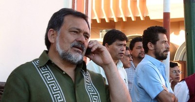 La Nación / Filtran audio del Abdo-luguismo en el que instiga al cierre de rutas