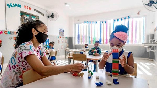 Brasil retomó clases presenciales con dudas de sindicatos docentes y epidemiólogos