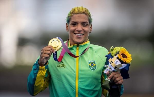 Ana Cunha se queda con el oro de los 10 kilómetros en aguas abiertas
