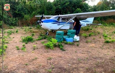 Interceptan dos AVIONES y un HELICÓPTERO con 847 kilos de COCAINA en la frontera